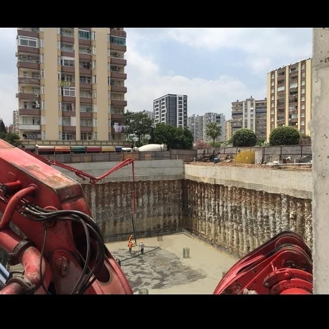 Derin Kazı uygulaması  Kazı Derinliği 13 metre .Adana Türkiye - Eti Zemin